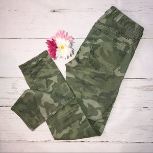 Gap camo skinny jeans